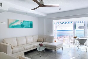 Smart-TV, Bücher, Stereoanlage