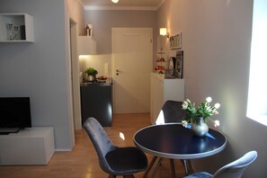 Dining - Apartment II - MAISON ART Apartments - Object 94080 (Rostock)