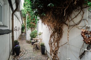 Outdoor dining - Apartment II - MAISON ART Apartments - Object 94080 (Rostock)