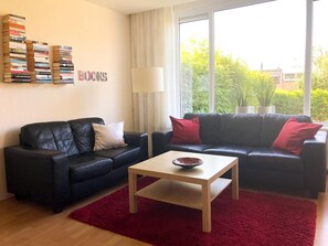 TV, books - Friendly bungalow behind the dike to the IJsselmeer and beach - Wi-Fi (Lemmer)