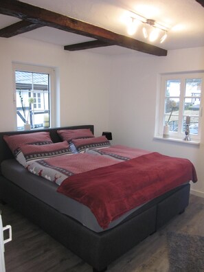 3 bedrooms, iron/ironing board, travel crib, free WiFi - NEW Perfect vacation in the "Old Pastorate" Assinghausen - modern in old walls (Olsberg)