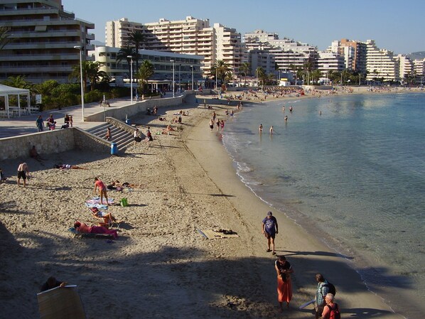 Plage à proximité, chaises longues