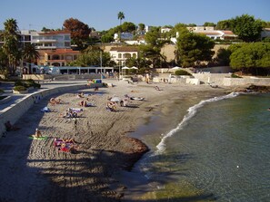Plage à proximité, chaise longue