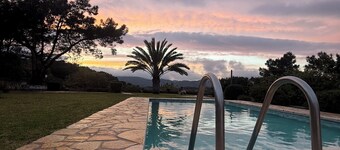 Private Family Villa with Pool & Garden, 3km from Beach, Relaxing Location