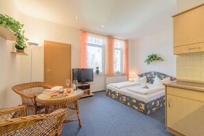 Unclassified image, 3 of 8, button