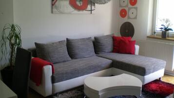 Smart TV, books, stereo