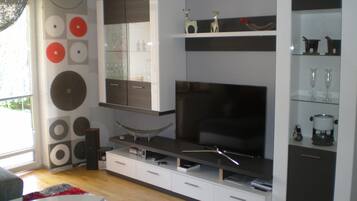 Smart-TV, Bücher, Stereoanlage