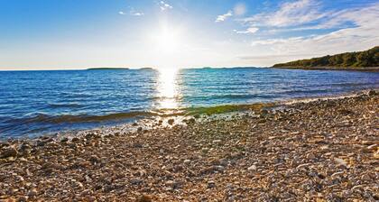 Pet friendly, all rooms air conditioned, only 3km from the beach