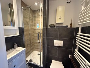 Unclassified image, 5 of 17, button