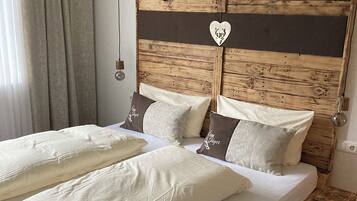 3 bedrooms, iron/ironing board, travel cot, free WiFi