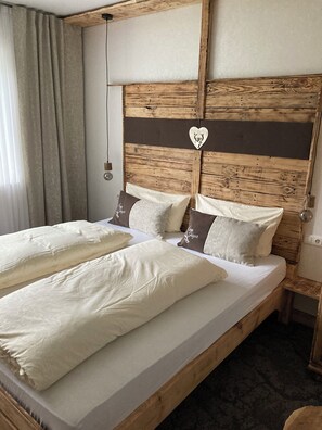 3 bedrooms, iron/ironing board, travel cot, free WiFi
