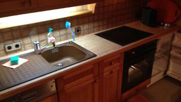 Køleskab, ovn, kogeplade, opvaskemaskine