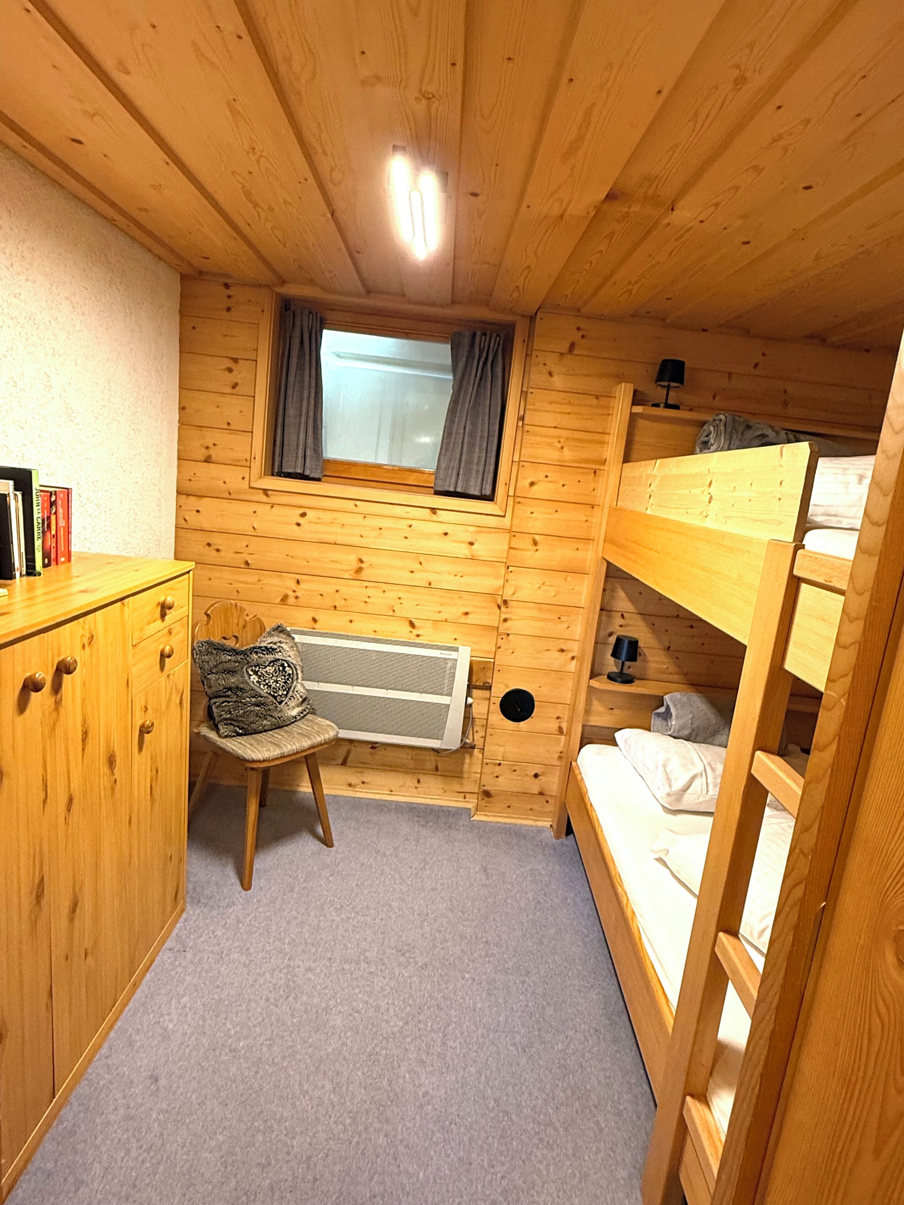 2 間睡房、可攜式  嬰兒床、免費 Wi-Fi、床單