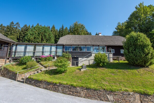 Exterior - Free WiFi beautiful nature hiking relaxation calm recharge your batteries Landhaus (Anger)