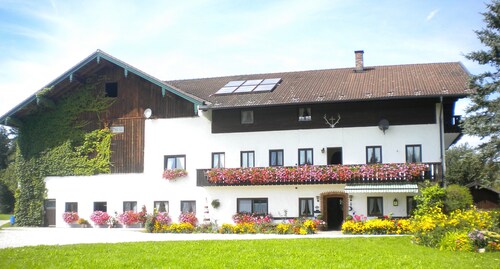 Bucherhof idyllic single location near the forest with its own lake, pure nature.