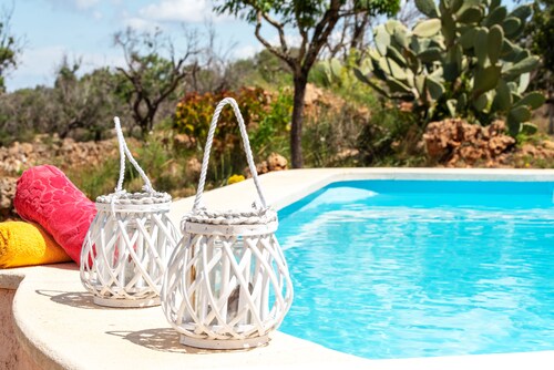 Secluded location, fantastic views, pool, family-friendly, natural surroundings