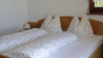 2 chambres, coffres-forts dans les chambres, Wi-Fi, draps fournis