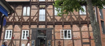 LAST MINUTE: Idyllisches helles Gartenhaus zentral in historischer Fachwerkstadt