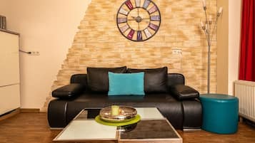 Fernseher, DVD-Player, Videothek, Stereoanlage