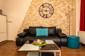 TV, DVD-spiller, filmbibliotek og stereoanlegg