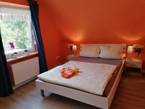 3 bedrooms, iron/ironing board, travel cot, free WiFi