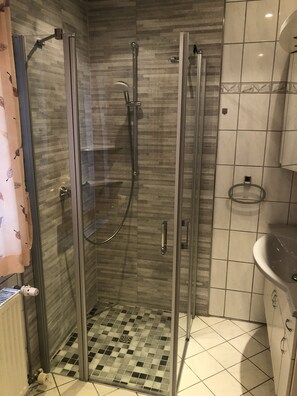Shower, hair dryer, towels, toilet paper