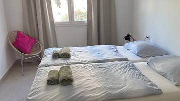 3 chambres, coffres-forts dans les chambres, fer et planche Ă repasser