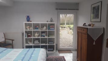 1 bedroom, travel cot, free WiFi, bed sheets