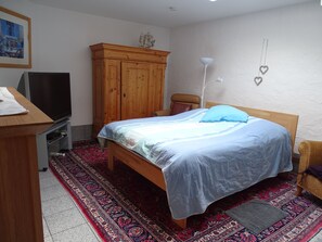 1 bedroom, travel cot, free WiFi, bed sheets