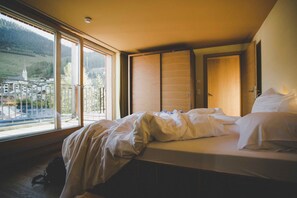 2 bedrooms, in-room safe, WiFi, bed sheets