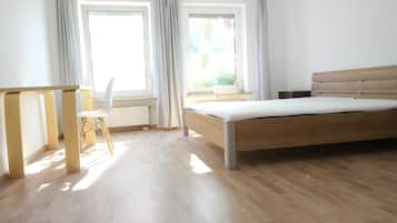 2 bedrooms, desk, travel cot, WiFi