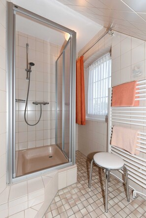 Shower, towels