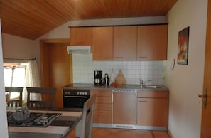 Frigorifero, forno, piano cottura, macchina per tè/caffè