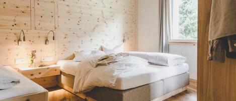 1 bedroom, in-room safe, WiFi, bed sheets