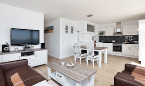 Smart TV, reproductor de DVD, libros y biblioteca musical
