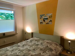 2 makuuhuonetta, tallelokero huoneessa, Wi-Fi, vuodevaatteet