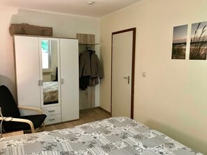 2 bedrooms, in-room safe, WiFi, bed sheets