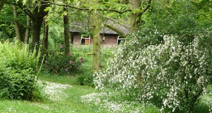 Großer Garten, in den Bergen, auf dem Land, idyllische Lage, Haust. willkommen