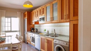 Fridge, microwave, oven, stovetop - Maxorata (Morro Jable)