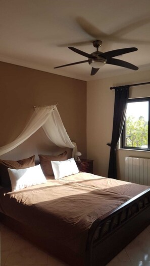 4 bedrooms, iron/ironing board, free WiFi, bed sheets