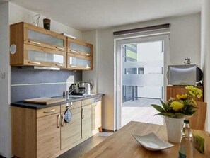 Frigorifero, microonde, lavastoviglie, macchina per tè/caffè