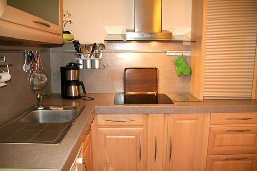 Confortable maison avec belles terrasses et jardin paysagé, super emplacement