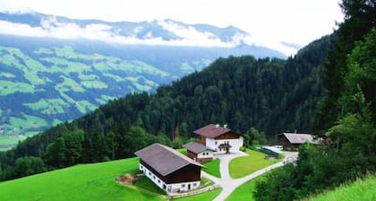 4 à 12 personnes, vacances de ski, vacances de randonnée, vacances culturelles, endroit calme et onirique