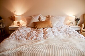 3 habitaciones, tabla de planchar con plancha y cuna de viaje 