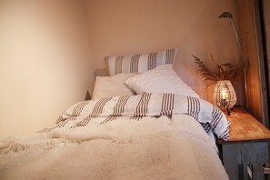 3 quartos, ferros/tábuas de passar roupa, berço de viagem