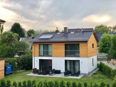 New: Luxurious holiday home with lake view and garden [Whole house, No. 1 + No. 2]
