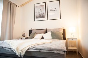 4 chambres, fer et planche à repasser, literie fournie