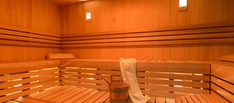 Modern apartment with all the trimmings: sauna, carport, ski room etc.