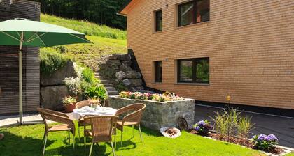 Modern apartment with all the trimmings: sauna, carport, ski room etc.