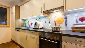 Kühlschrank, Ofen, Herdplatte, Geschirrspüler